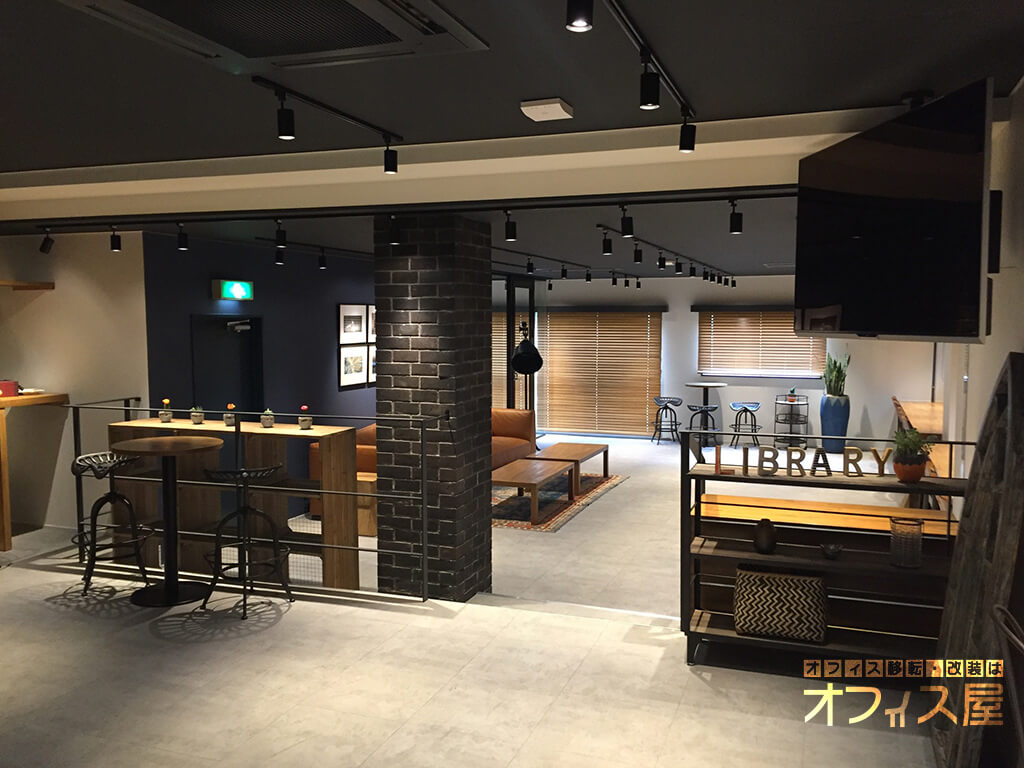 重厚感と温もりのあるエントランス オフィス屋